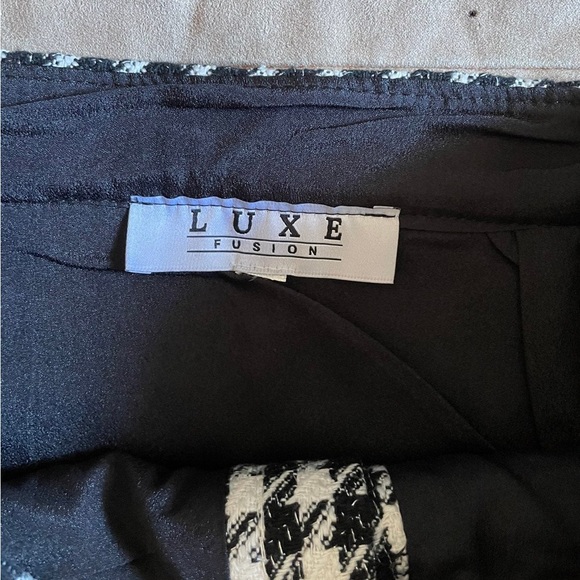 LUXE FUSION 2 PIECE SKIRT SET SIZE SMALL - Picture 5 of 7